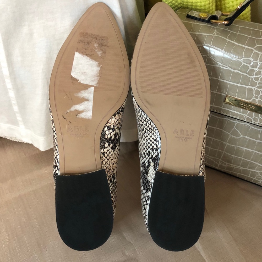 Able Leather Snakeskin Pattern Pointed Toe Loafers - image 6